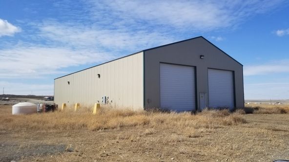 RJ Corman-5,000 SQ FT Shop On 10 Acres With Office Trailer : 6011 138th Ave NW, Williston, ND 58801